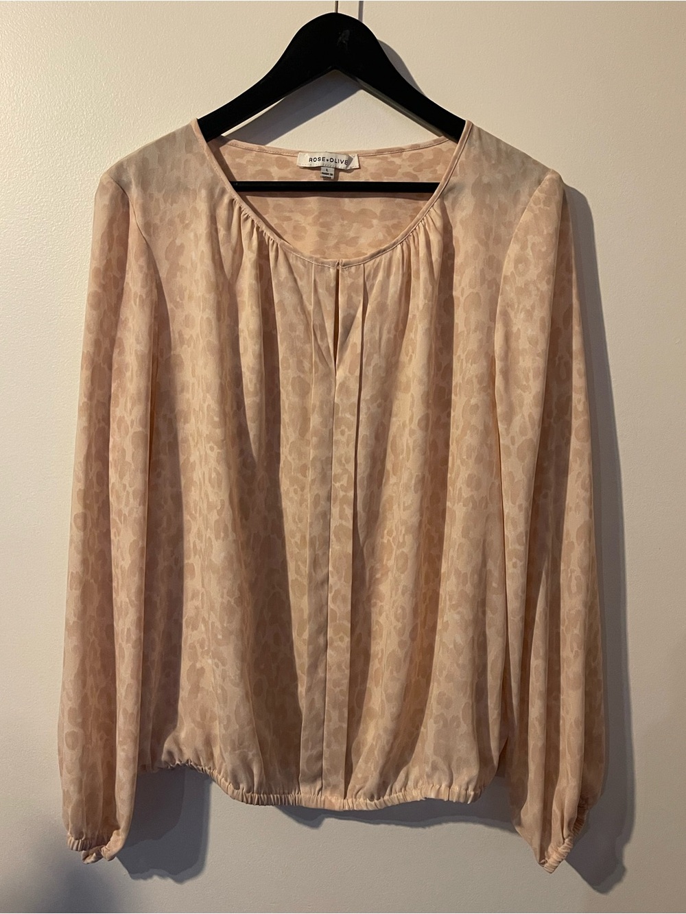 Rose+Olive Blush Pink Animal Print Pleated Keyhole Blouse L